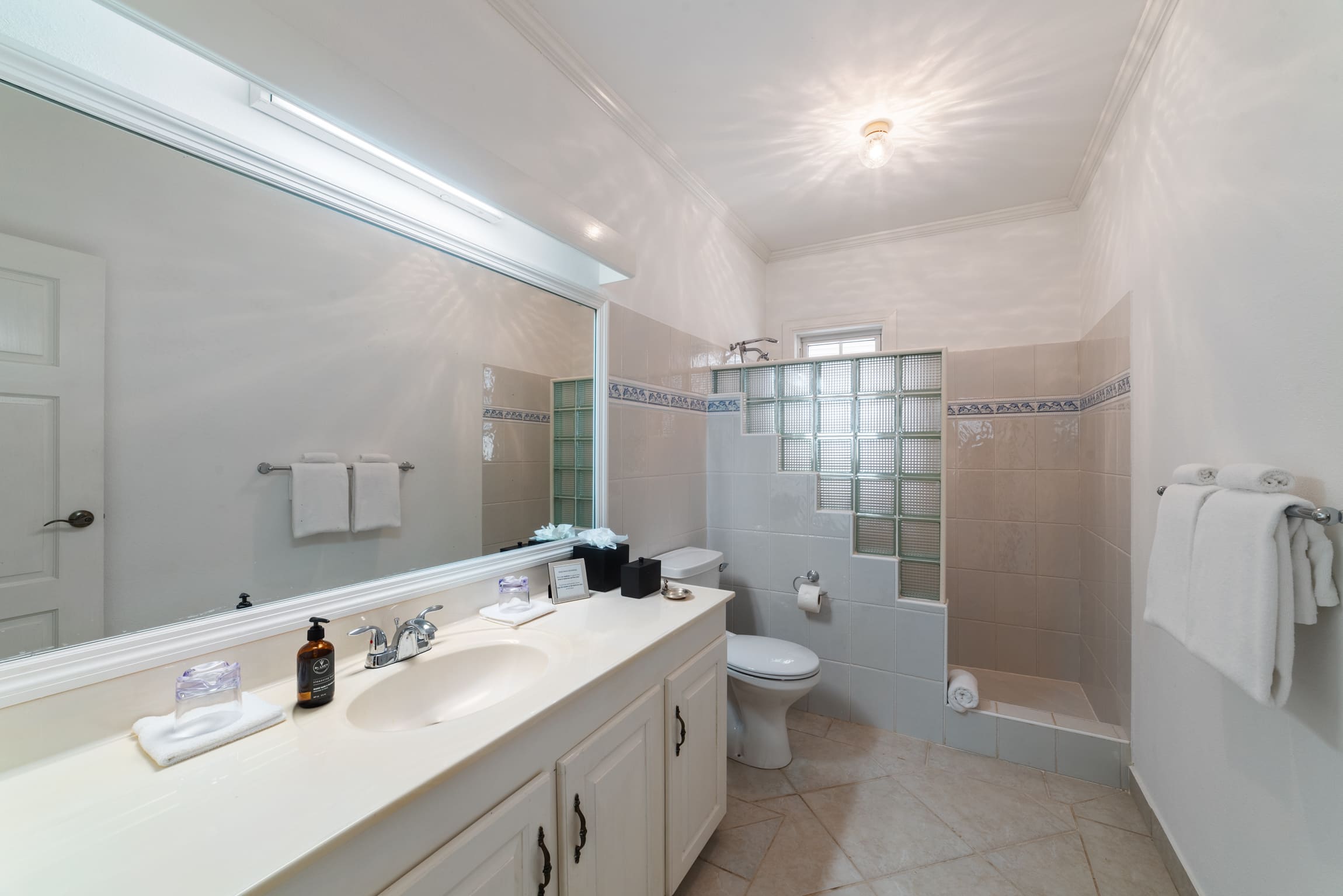 Ascot 3 Villa – 200m to Gibbs Beach