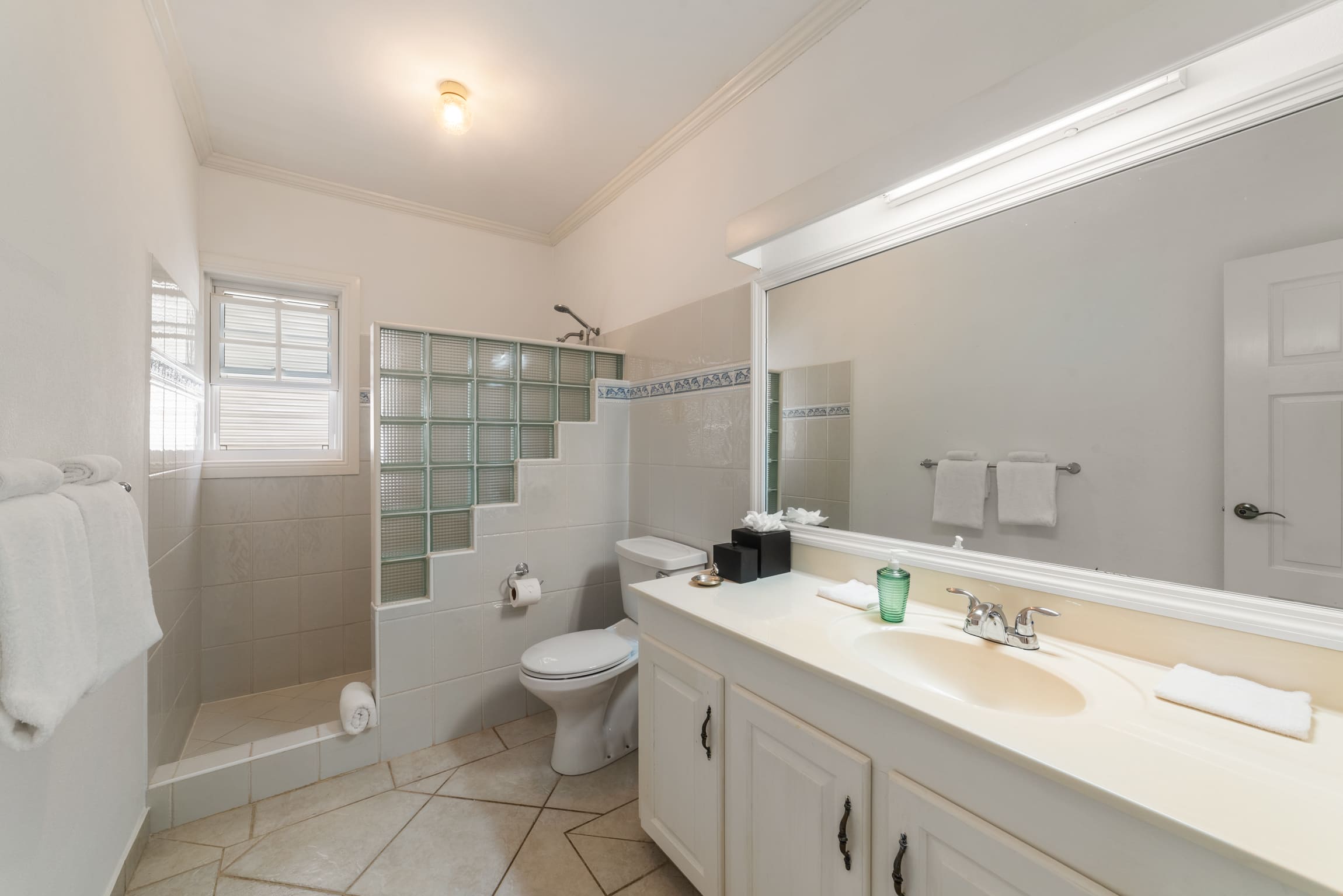 Ascot 3 Villa – 200m to Gibbs Beach