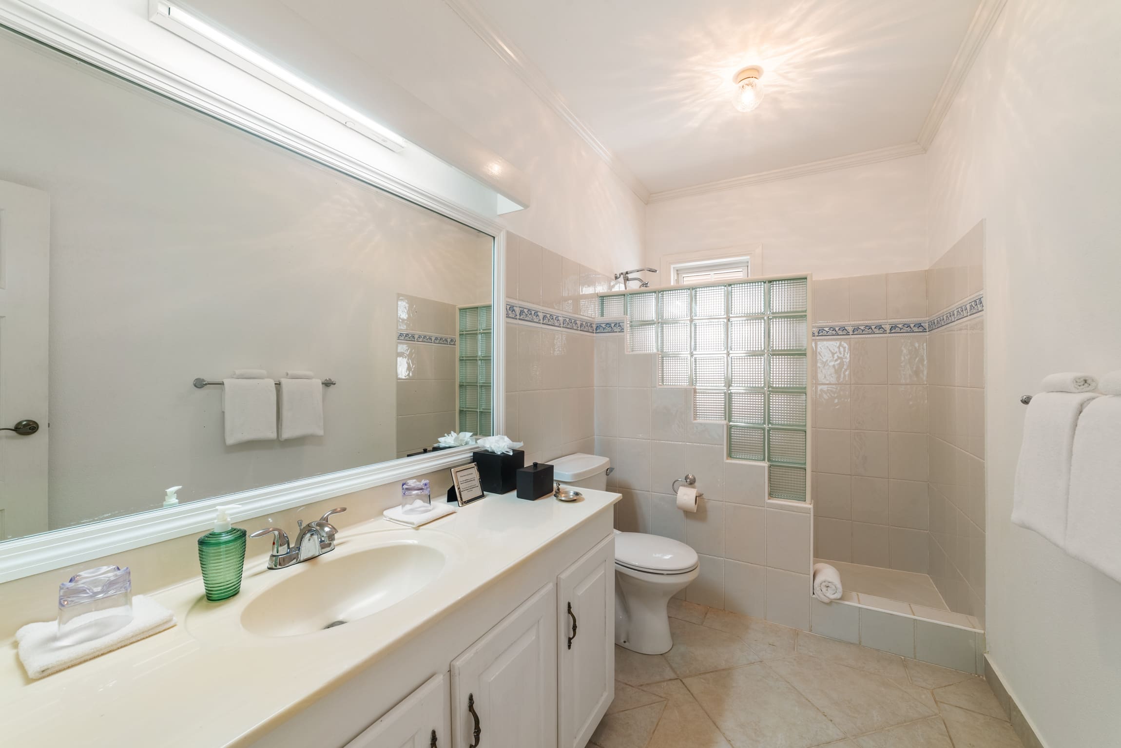 Ascot 3 Villa – 200m to Gibbs Beach