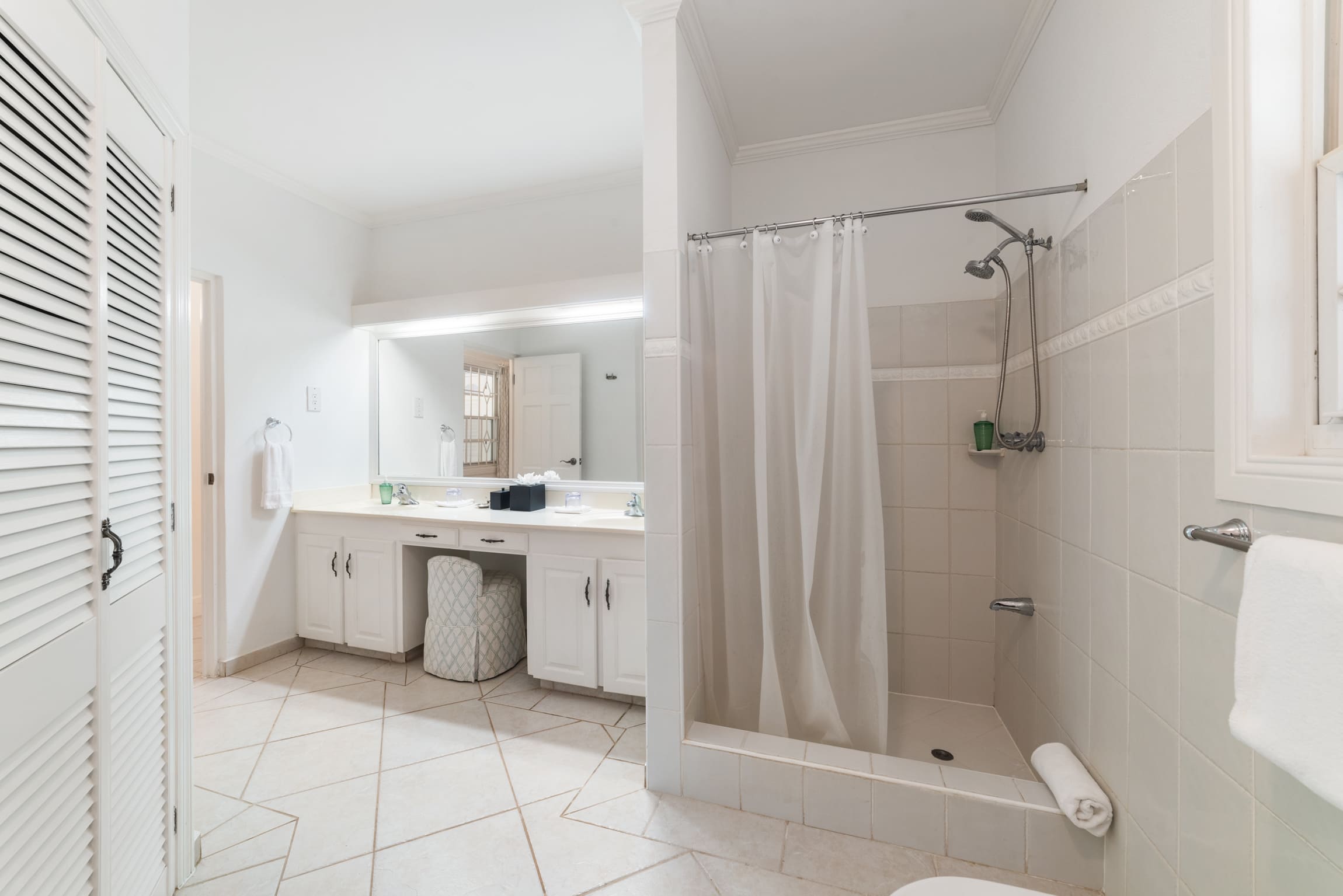 Ascot 3 Villa – 200m to Gibbs Beach