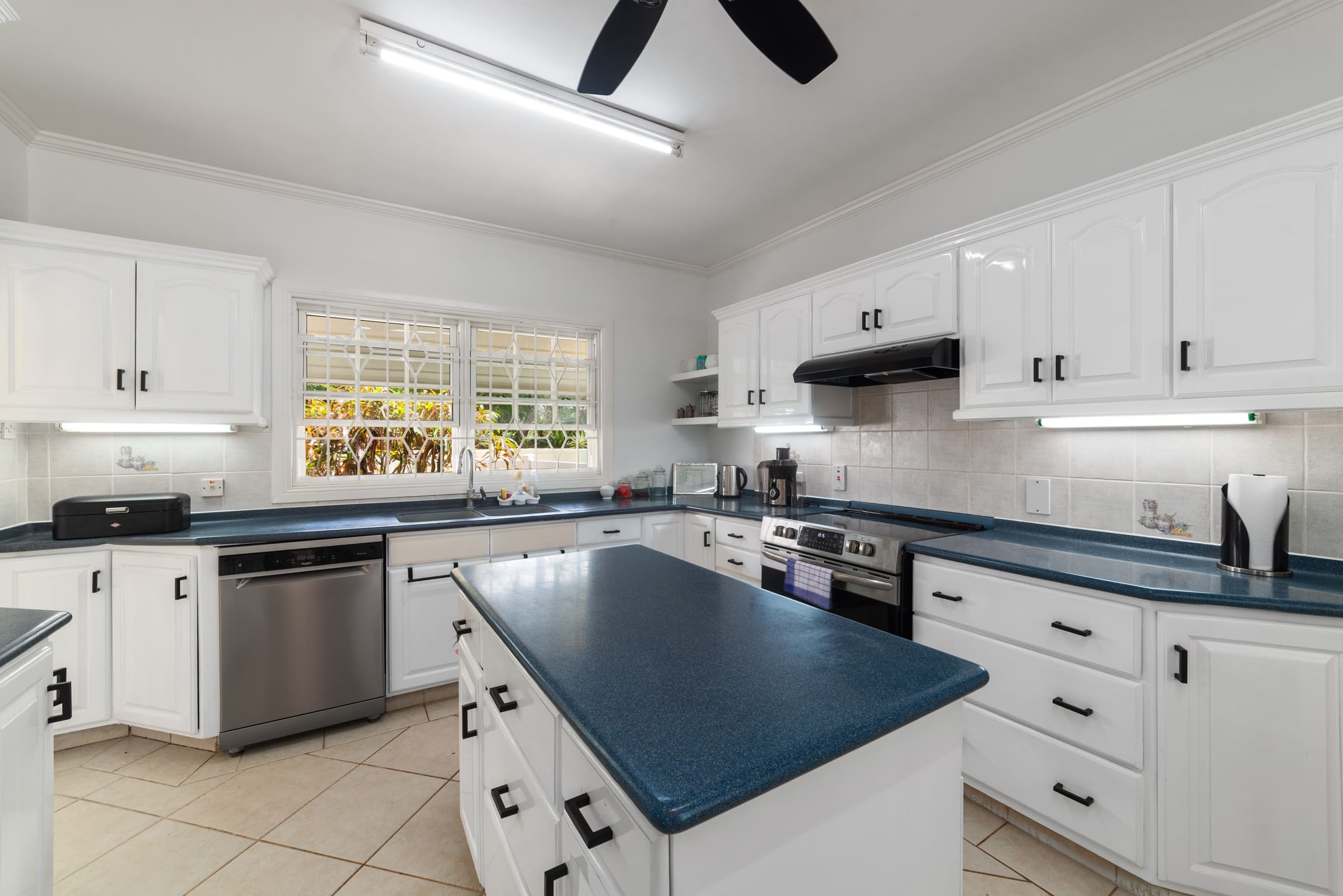 Ascot 3 Villa – 200m to Gibbs Beach