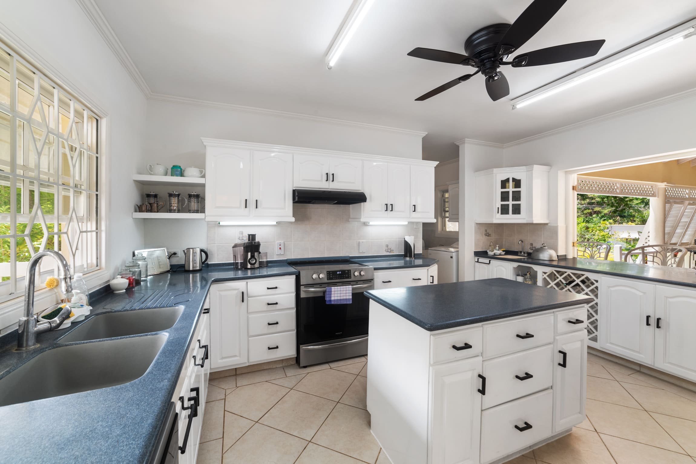 Ascot 3 Villa – 200m to Gibbs Beach