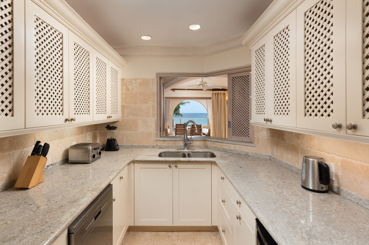Image of Beachfront Apartment - 3 Bedrooms - 3 Bathrooms for Sale in Road View-Barbados, Image 4