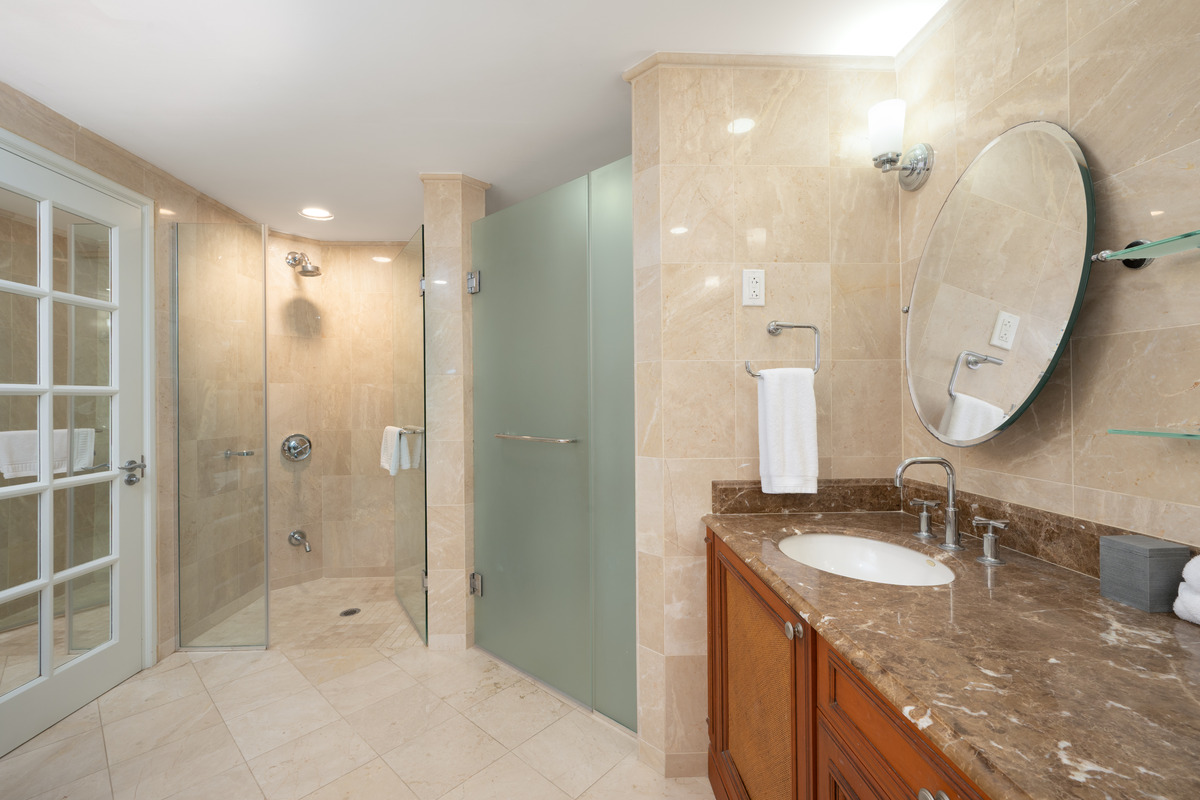  Image of Beachfront Apartment - 3 Bedrooms - 3 Bathrooms for Sales in Road View-Barbados, Image 7