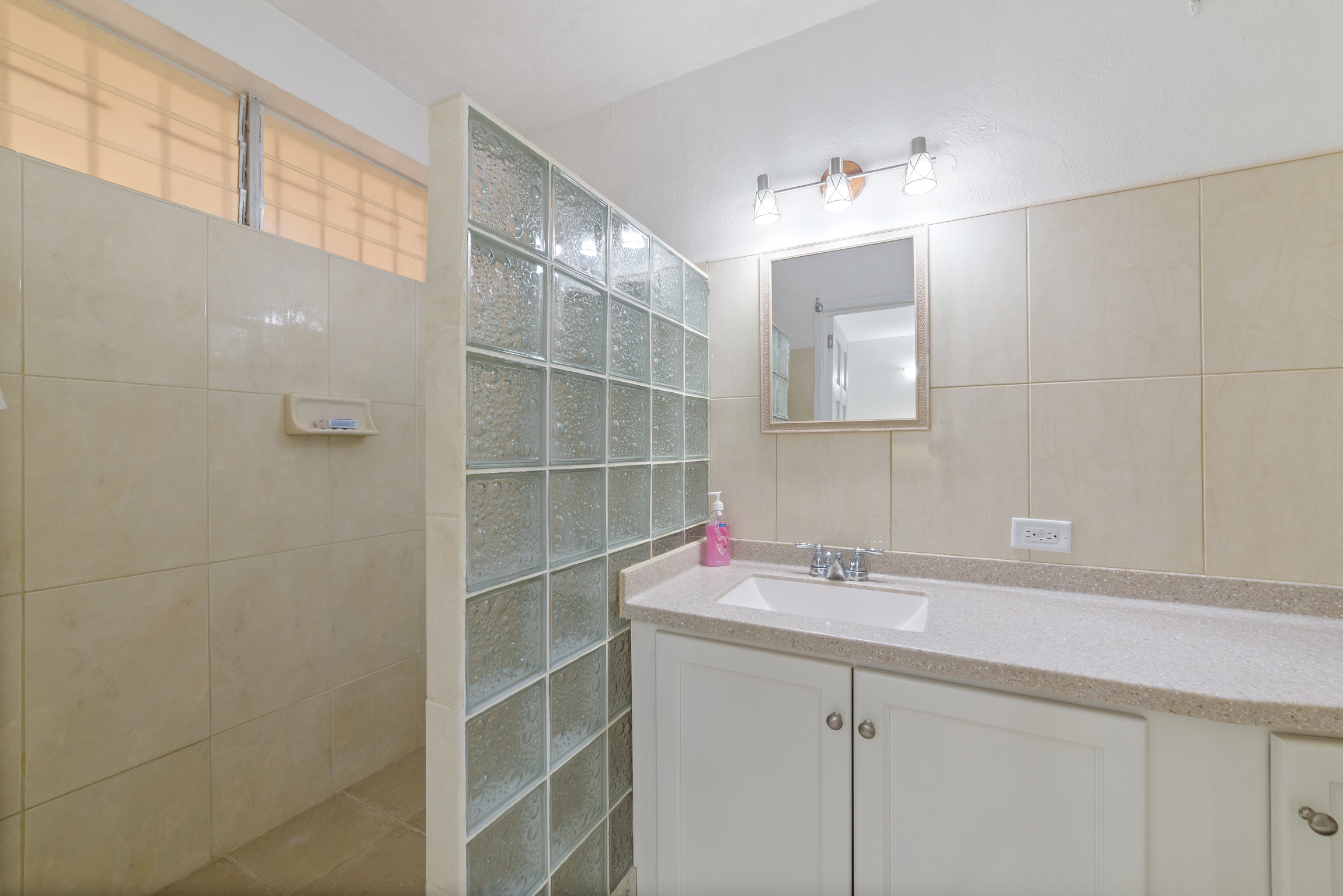  Image of Apartment - 1 Bedrooms - 1 Bathrooms for Holiday Rentals in Sunset Crest-Barbados, Image 12