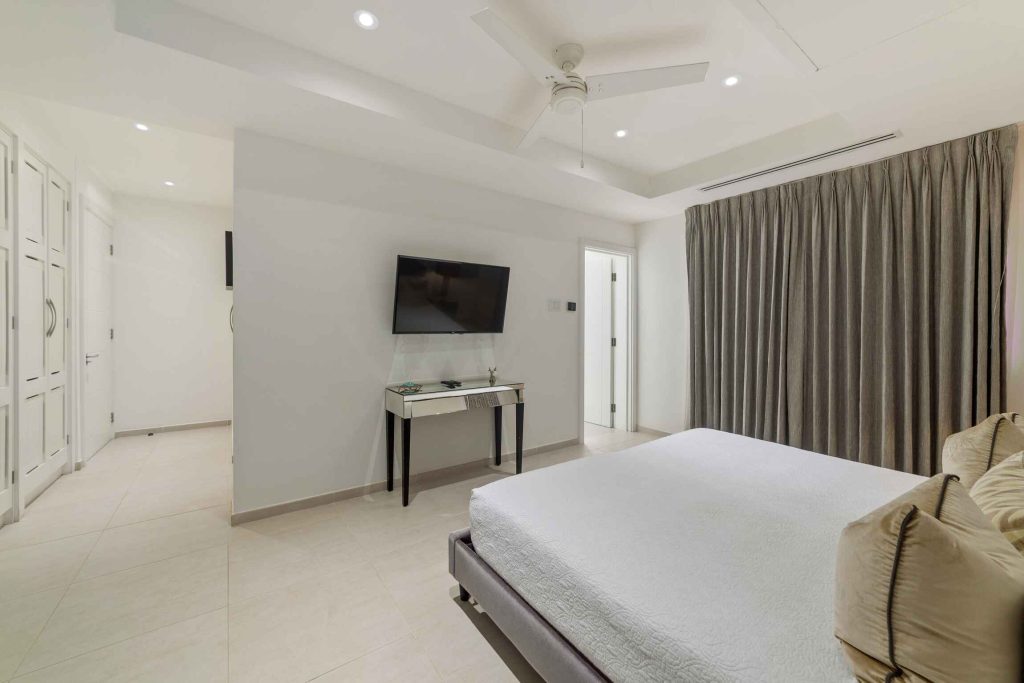  Image of  - 3 Bedrooms - 3 Bathrooms for Holiday Rentals in Paynes Bay-Barbados, Image 26