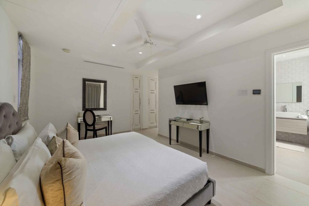  Image of  - 3 Bedrooms - 3 Bathrooms for Holiday Rentals in Paynes Bay-Barbados, Image 27