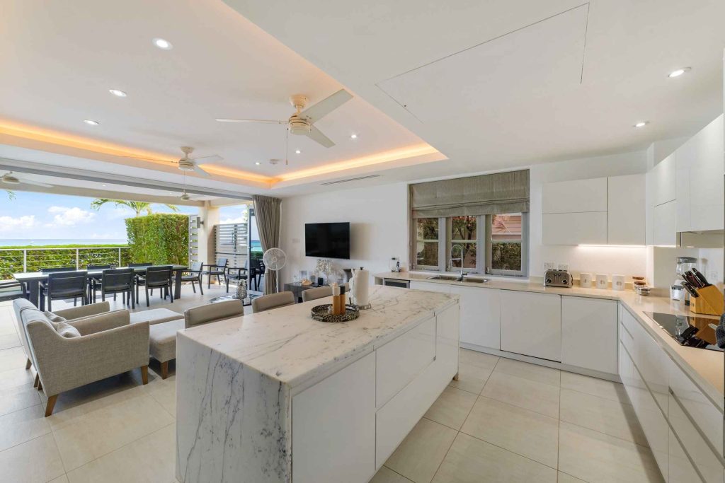  Image of  - 3 Bedrooms - 3 Bathrooms for Holiday Rentals in Paynes Bay-Barbados, Image 6