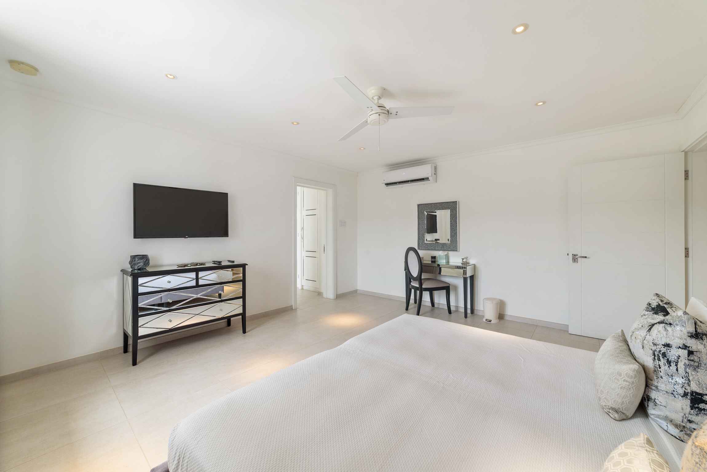  Image of  - 3 Bedrooms - 3 Bathrooms for Holiday Rentals in Paynes Bay-Barbados, Image 19